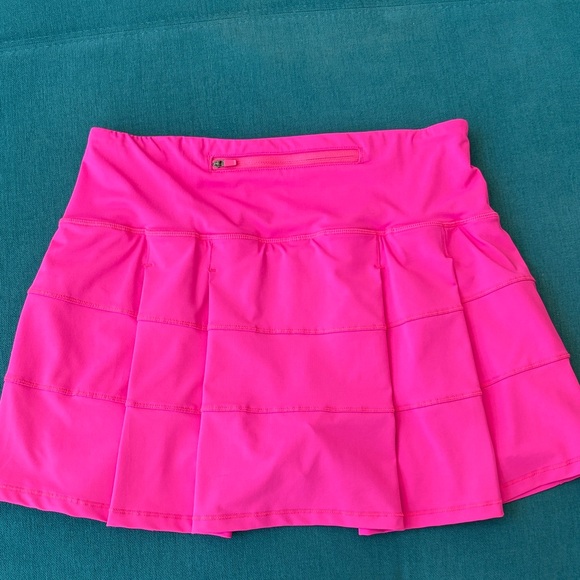 Vibrant Pink Tennis skirt - Picture 2 of 3